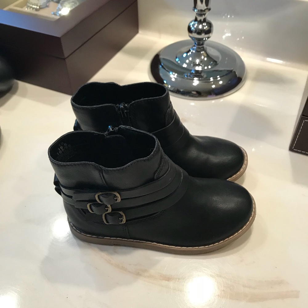 Multi strap buckled boots